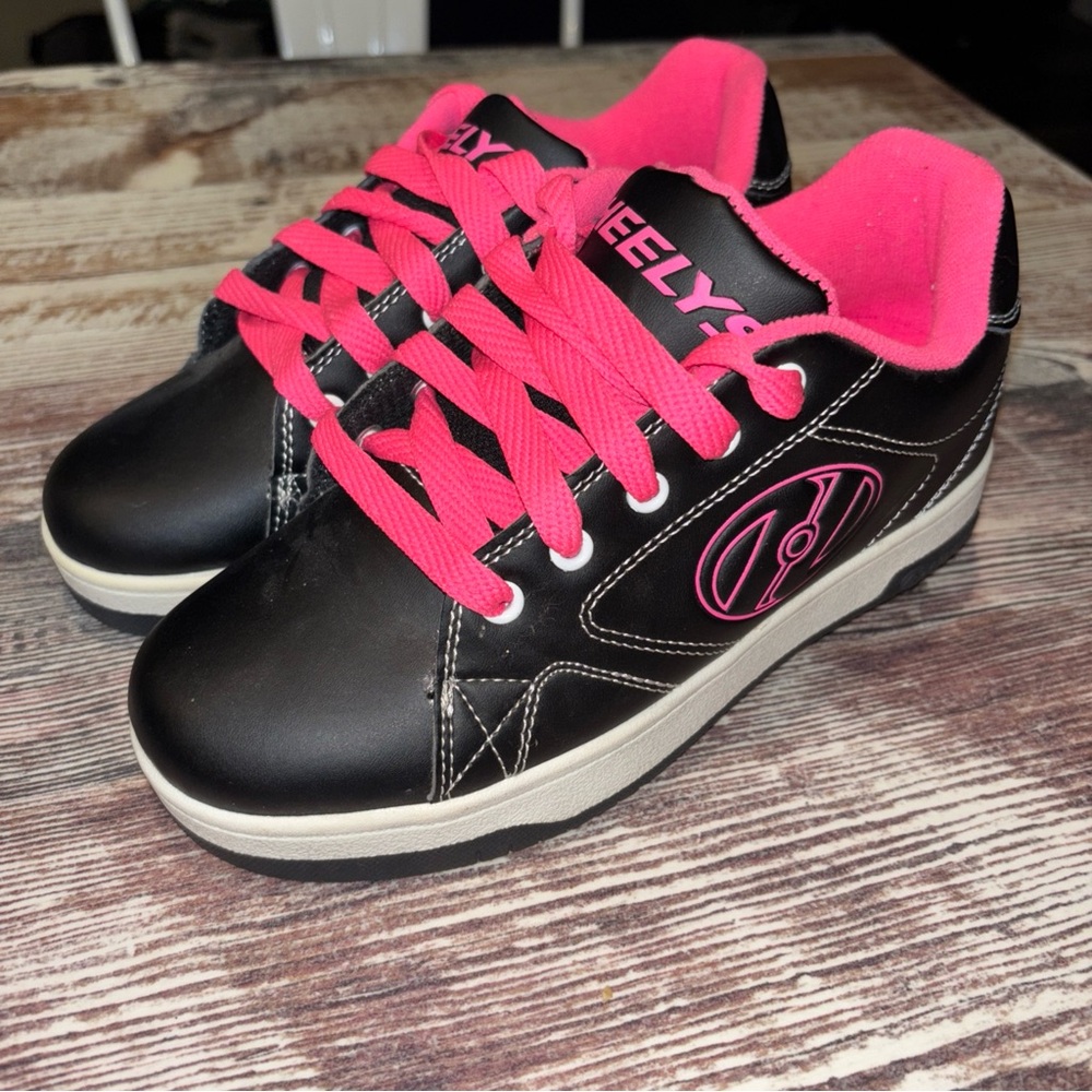 Heelys Black and Pink Roller Shoes EUC Sz 4